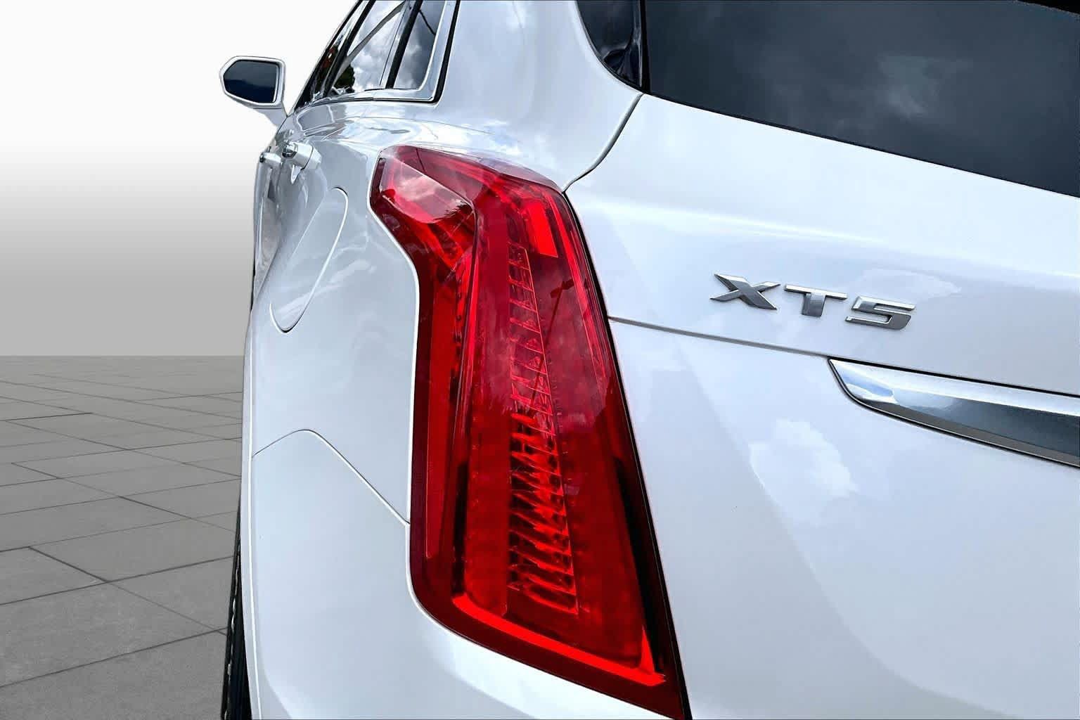 Used 2019 Cadillac XT5 FWD image 31