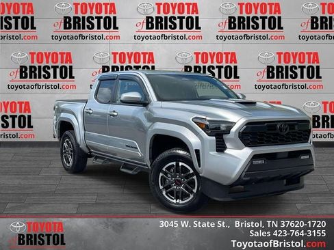 Used 2025 Toyota Tacoma TRD Sport AWD/4WD image 1
