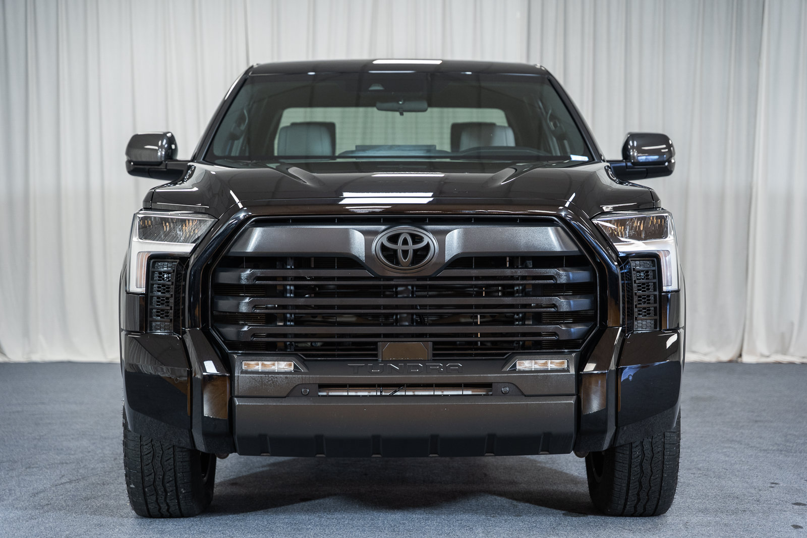 Used 2025 Toyota Tundra SR5 w/ SR5 Premium Package AWD/4WD image 2