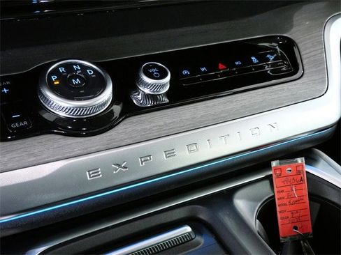 Certified 2025 Ford Expedition Platinum w/ Driver's Package image 21