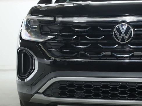 Used 2024 Volkswagen Atlas Cross Sport SE image 6