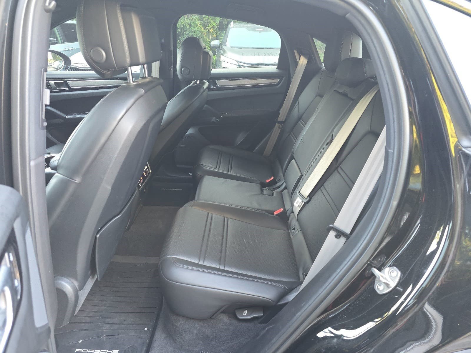 Used 2023 Porsche Cayenne Platinum Edition AWD/4WD image 24