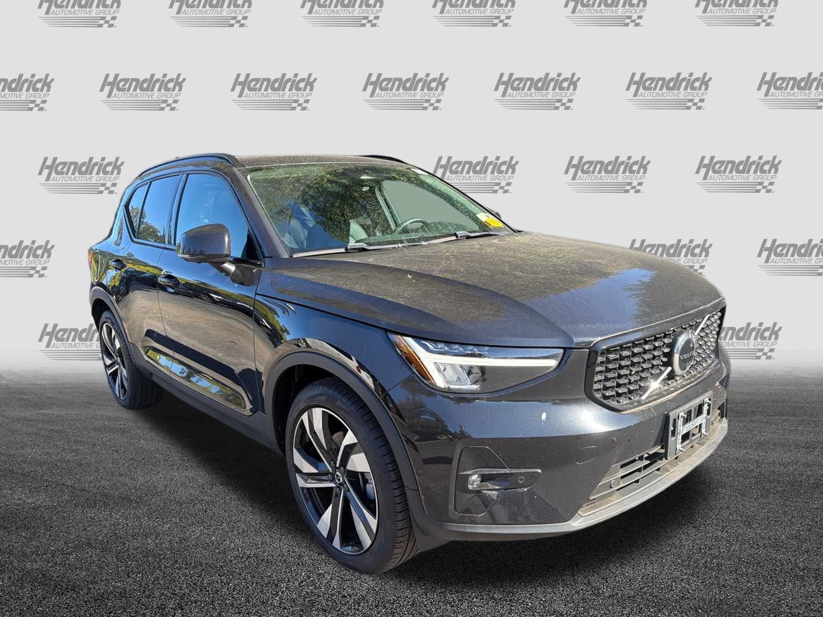 Used 2023 Volvo XC40 B5 Plus w/ Climate Package AWD/4WD image 2