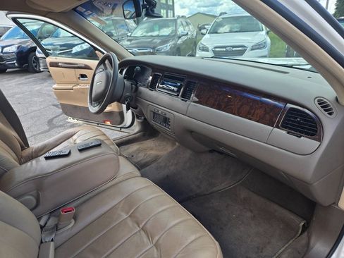 Used 1998 Lincoln Town Car Executive RWD image 17