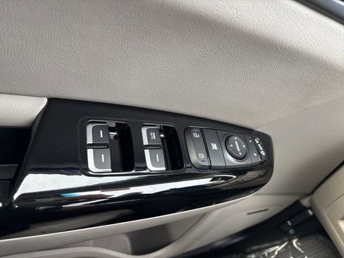 Used 2022 Kia Sportage EX w/ EX Technology Package image 13