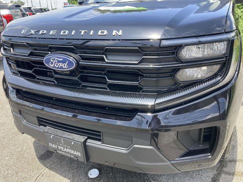 Used 2025 Ford Expedition Active RWD image 10