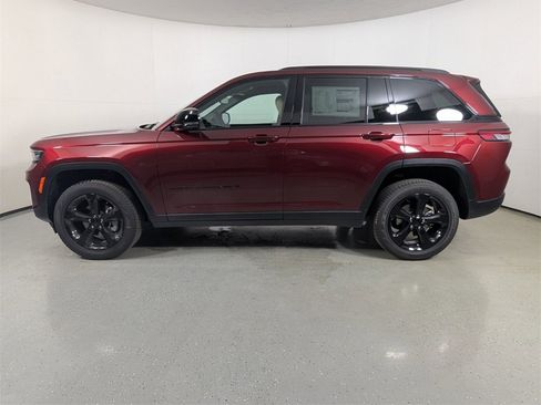 New 2025 Jeep Grand Cherokee Limited w/ Luxury Tech Group II image 4