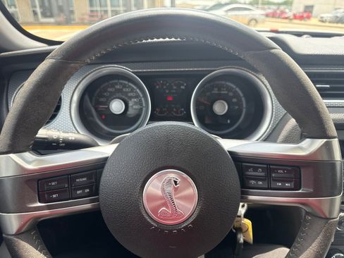 Used 2010 Ford Mustang Shelby GT500 RWD image 19