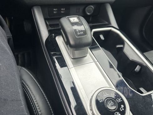 Used 2025 Mitsubishi Outlander AWD image 24