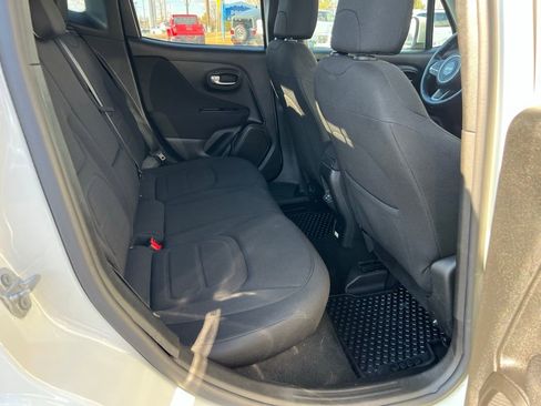 Used 2020 Jeep Renegade Latitude w/ Cold Weather Group AWD/4WD image 21