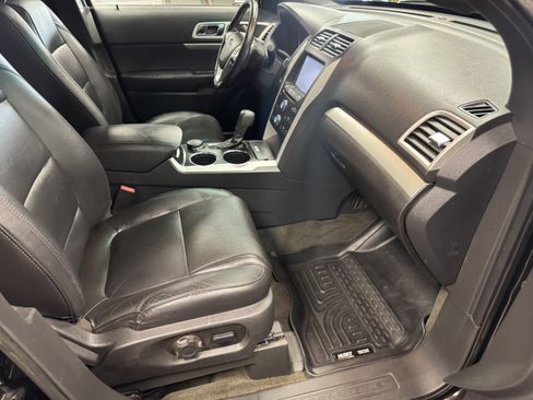 Used 2013 Ford Explorer XLT image 12