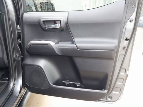 Used 2019 Toyota Tacoma TRD Sport w/ Technology Package image 33