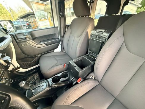 Used 2018 Jeep Wrangler Unlimited Sport w/ Power Convenience Group image 21