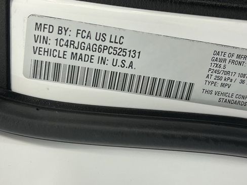 Certified 2023 Jeep Grand Cherokee Laredo image 35