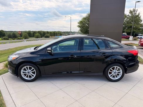 Used 2017 Ford Focus SE w/ Cold Weather Package FWD image 2