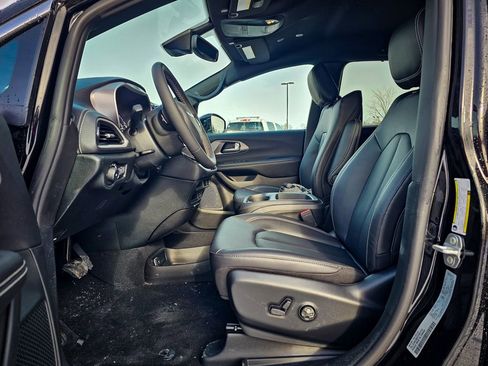 New 2026 Chrysler Pacifica Select image 12