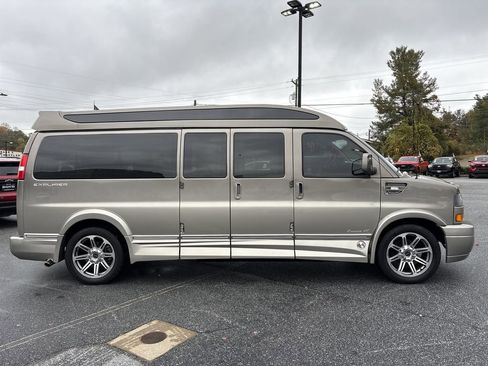 Used 2020 GMC Savana 2500 Extended w/ Enhanced Convenience Package image 11