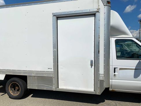 Used 2017 Ford E-450 and Econoline 450 Super Duty image 10