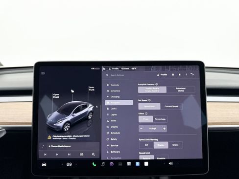 Used 2023 Tesla Model Y 2WD image 7