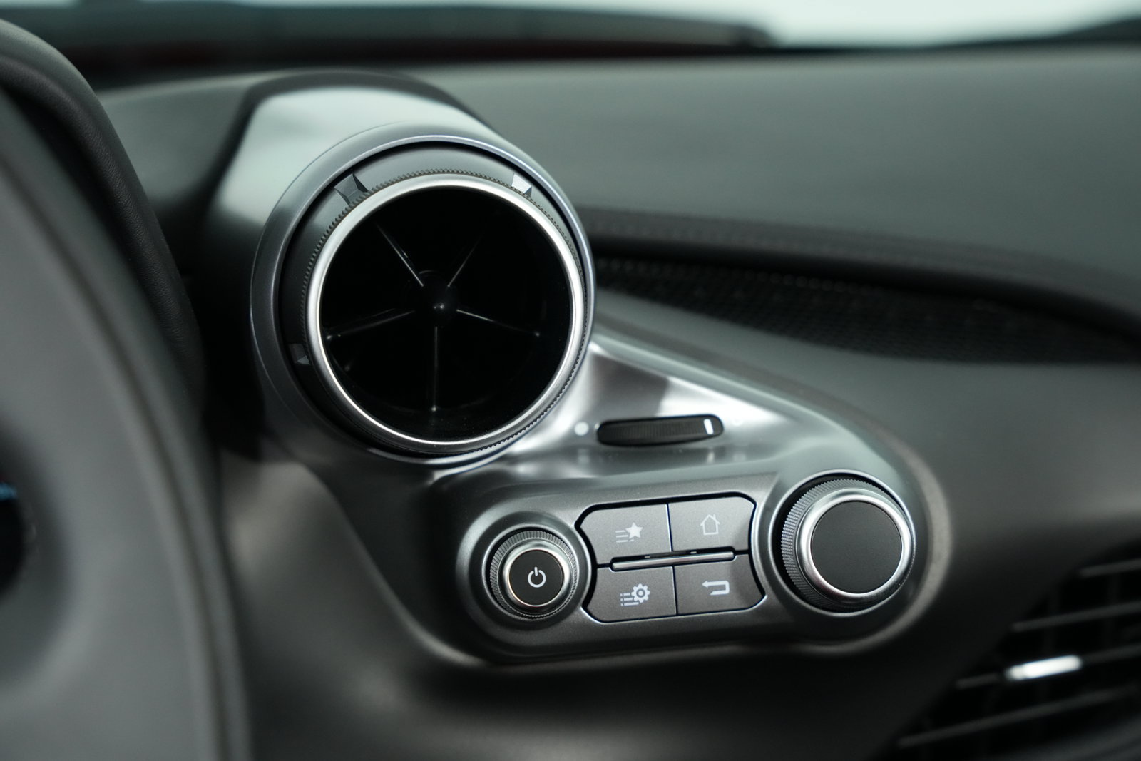 Used 2023 Ferrari F8 Tributo RWD image 36