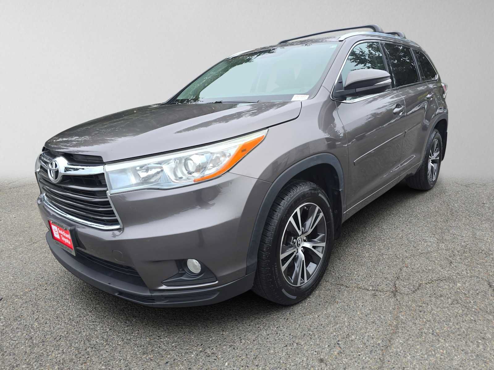 Used 2016 Toyota Highlander XLE AWD/4WD image 7