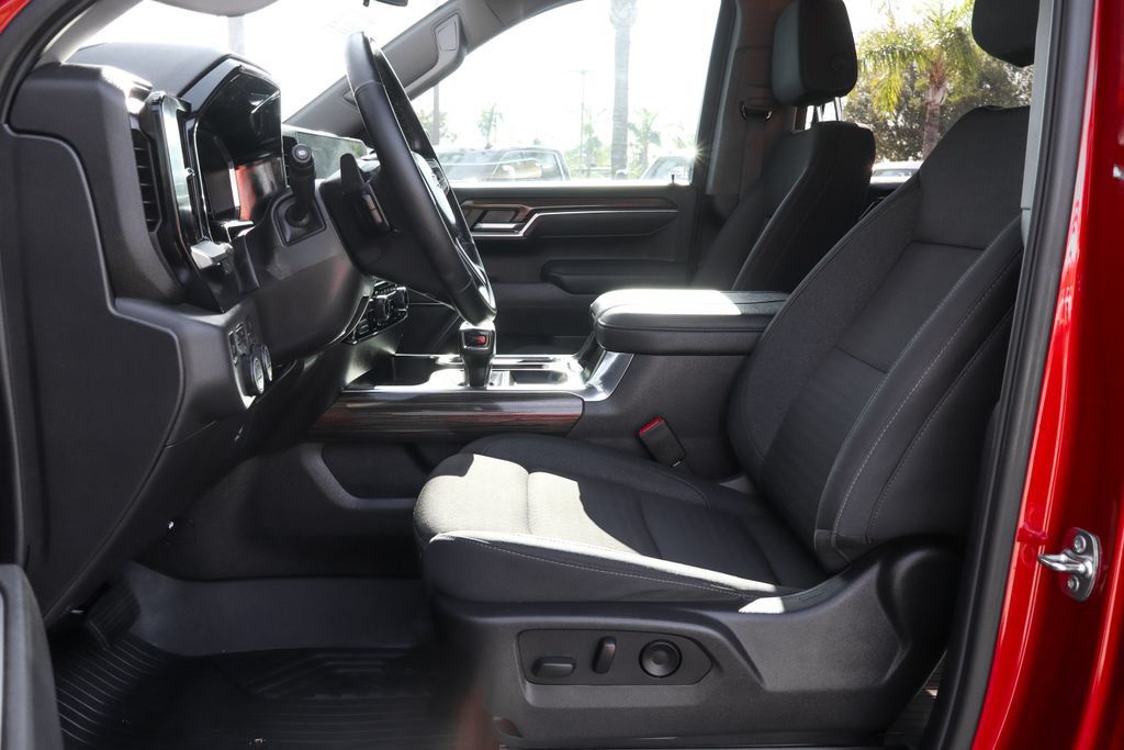 Used 2025 Chevrolet Silverado 1500 LT Trail Boss w/ Protection Package AWD/4WD image 17