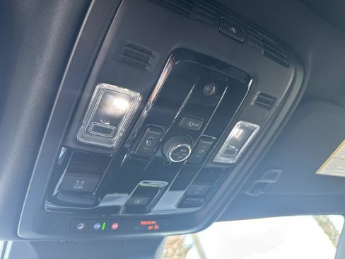 Certified 2025 Cadillac Escalade ESV Premium Luxury image 32