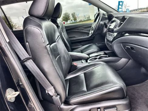 Certified 2019 Honda Pilot Touring image 12