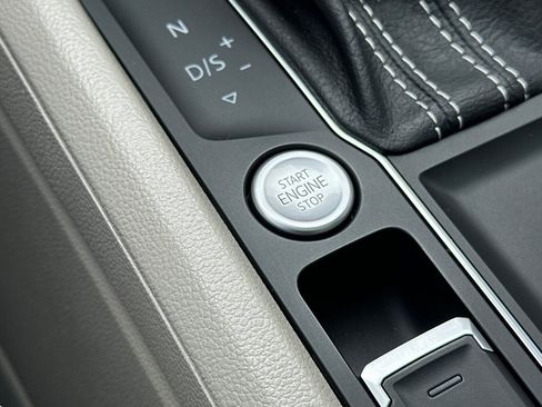 Used 2023 Volkswagen Atlas SE w/ Panoramic Sunroof Package FWD image 23
