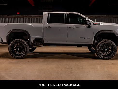 Used 2024 GMC Sierra 2500 AT4 w/ AT4 Premium Plus Package image 10