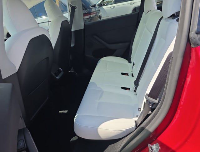 Used 2025 Tesla Model Y Long Range RWD image 10