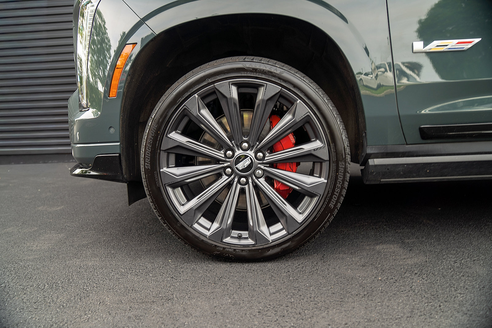Used 2025 Cadillac Escalade ESV V AWD/4WD image 25
