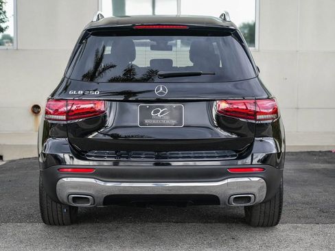 Used 2022 Mercedes-Benz GLB 250 w/ Premium Package Lite image 5