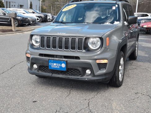 Used 2022 Jeep Renegade Latitude w/ Convenience Group image 2