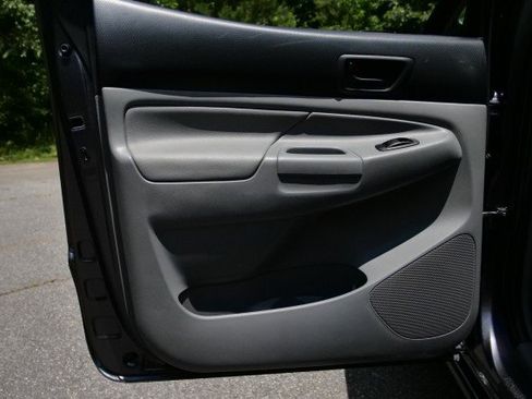 Used 2014 Toyota Tacoma PreRunner w/ SR5 Package RWD image 26