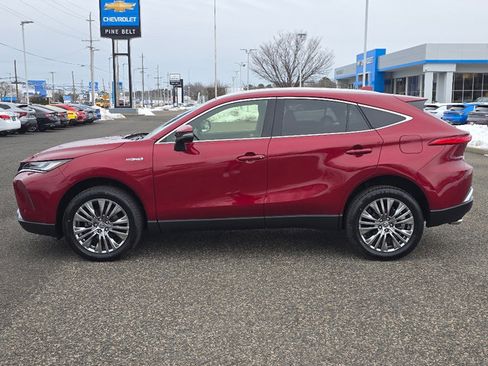 Used 2021 Toyota Venza Limited image 10