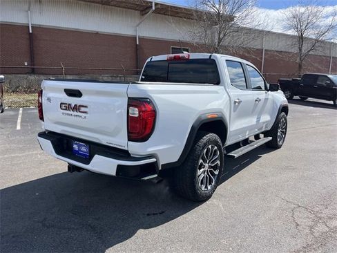 Used 2024 GMC Canyon Denali image 3