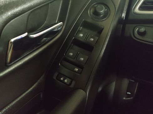 Used 2019 Chevrolet Trax LT w/ LT Convenience Package FWD image 27