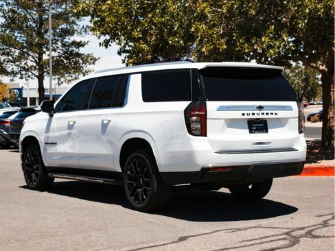 Used 2022 Chevrolet Suburban LS RWD image 7