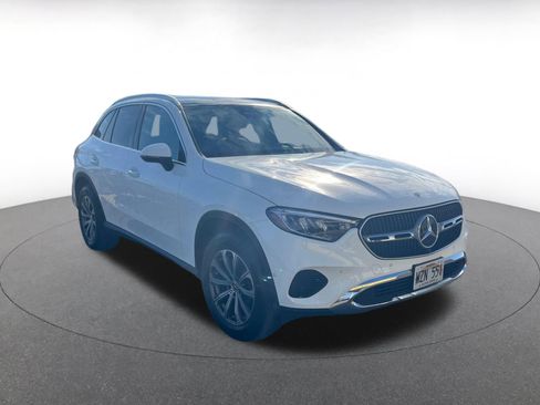 Used 2024 Mercedes-Benz GLC 300 image 1