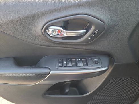 Used 2019 Jeep Cherokee Limited w/ Luxury Group image 27