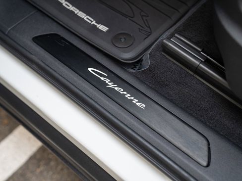 Used 2025 Porsche Cayenne image 12