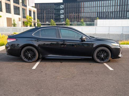 Used 2019 Toyota Camry SE FWD image 8