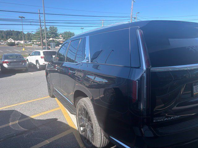 Used 2022 Cadillac Escalade Luxury AWD/4WD image 5