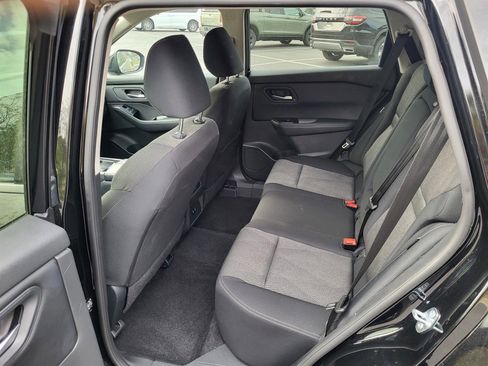 Used 2025 Nissan Rogue SV image 14