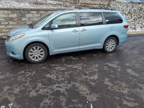 Used 2017 Toyota Sienna XLE Premium image 5