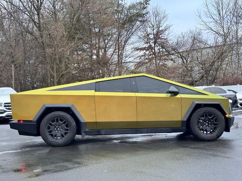 Used 2024 Tesla Cybertruck AWD Crew Cab image 4