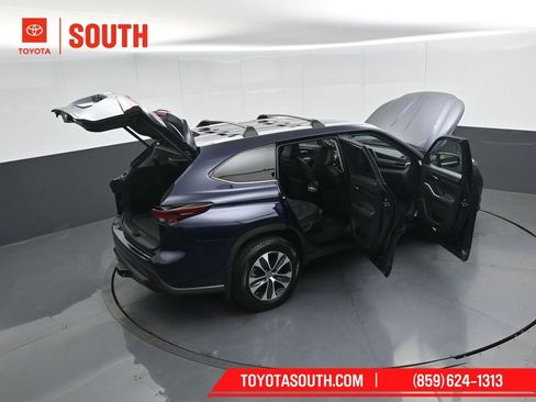 Used 2024 Toyota Highlander XLE AWD/4WD image 57