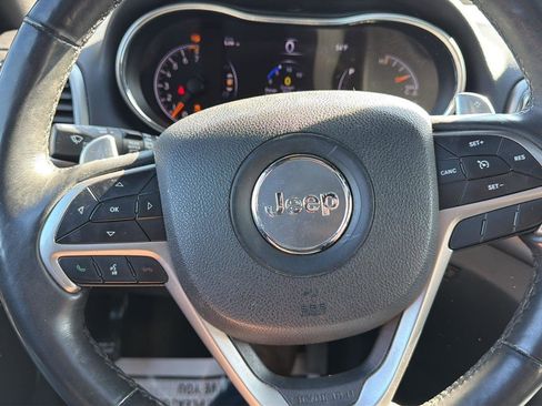 Used 2017 Jeep Grand Cherokee Altitude AWD/4WD image 11