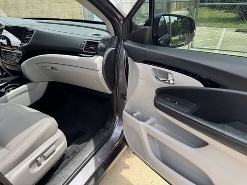 Used 2019 Honda Pilot Touring image 31